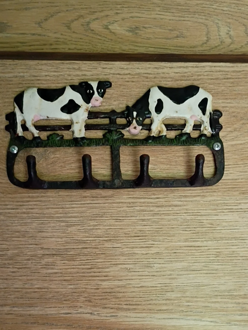 Cast Iron Cow Hook Wall Rack - White and Black Decorative Key Holder